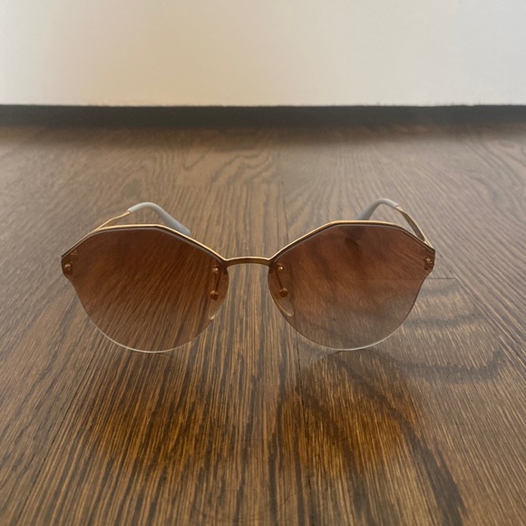 Prada sunglasses - Picture 1 of 5